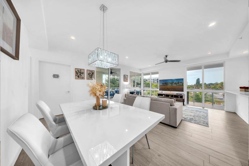  Condo & Townhome Photos