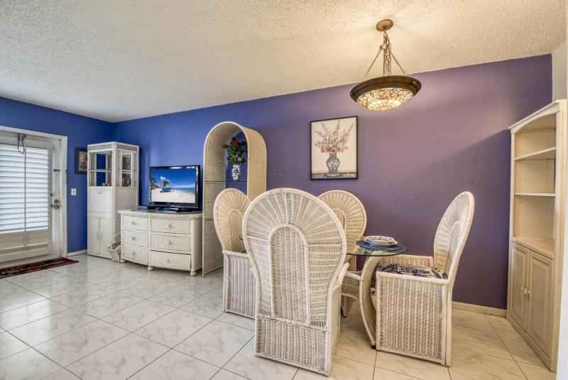  Condo & Townhome Photos