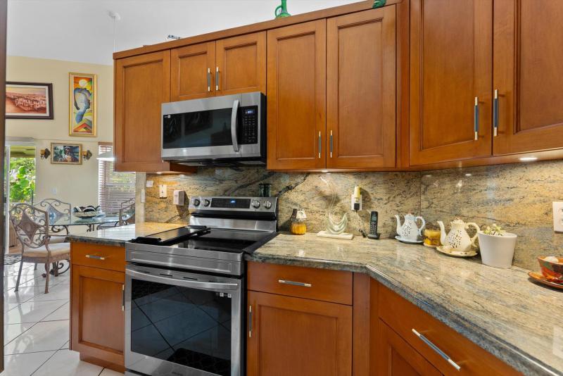  Single Family Homes Photo 13:  Coconut Creek,  FL 33073