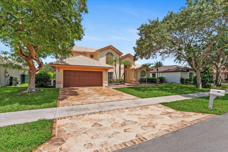  Single Family Homes Photo 2:  Coconut Creek,  FL 33073