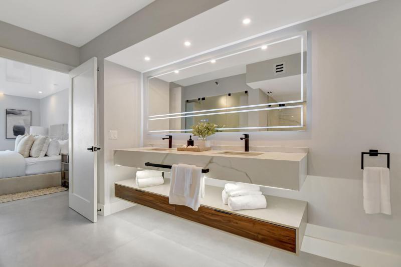  Condo & Townhome Photos