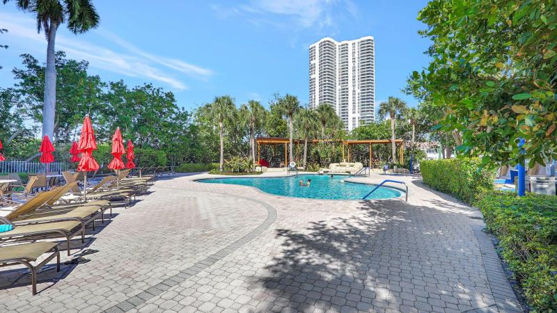  Condo & Townhome Photos