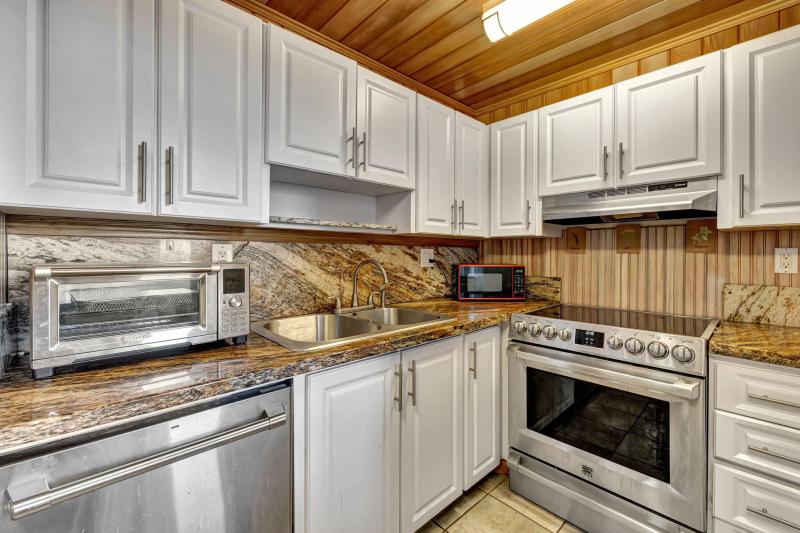  Condo & Townhome Photos