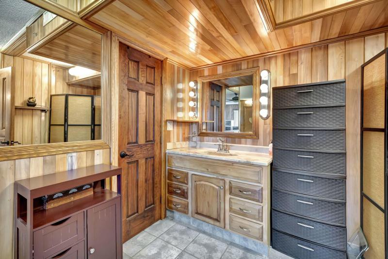  Condo & Townhome Photos