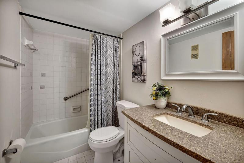  Condo & Townhome Photos