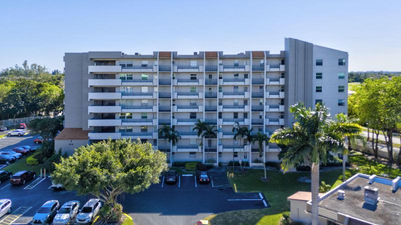  Condo & Townhome Photos