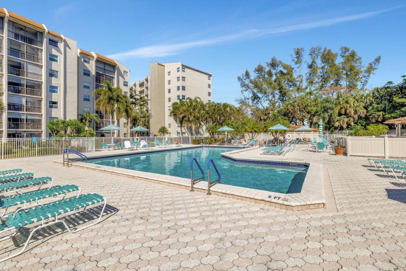  Condo & Townhome Photos