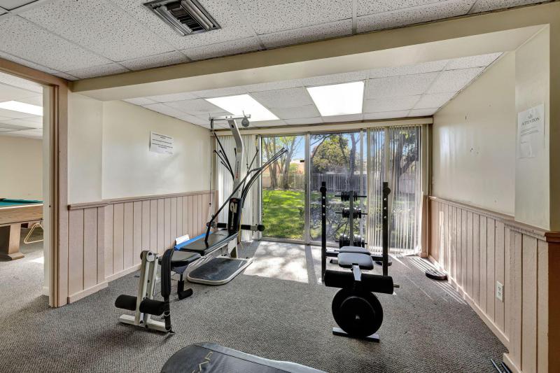  Condo & Townhome Photos