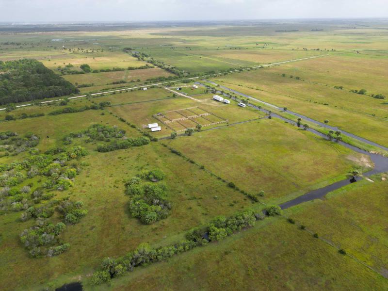  Commercial & Industrial Land Images 
