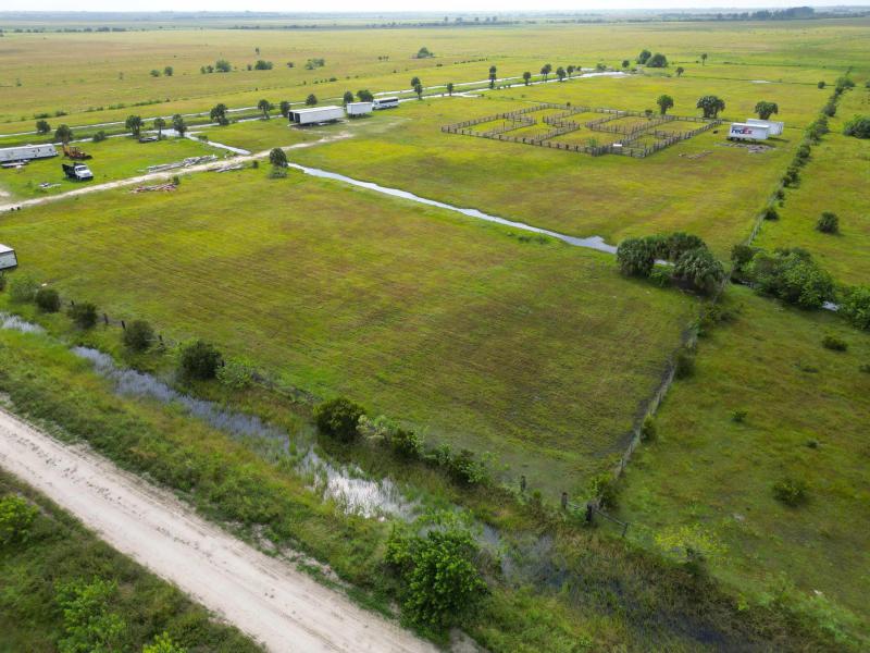  Commercial & Industrial Land Images 
