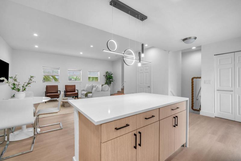  Condo & Townhome Photos