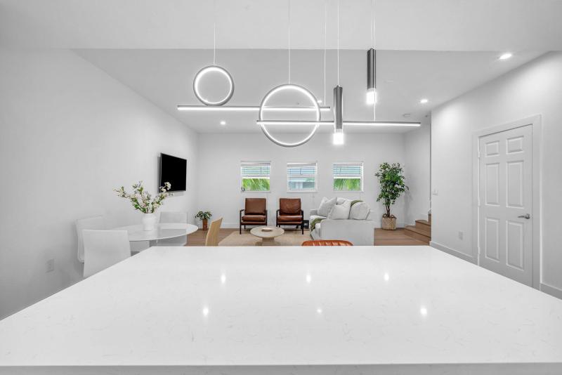  Condo & Townhome Photos