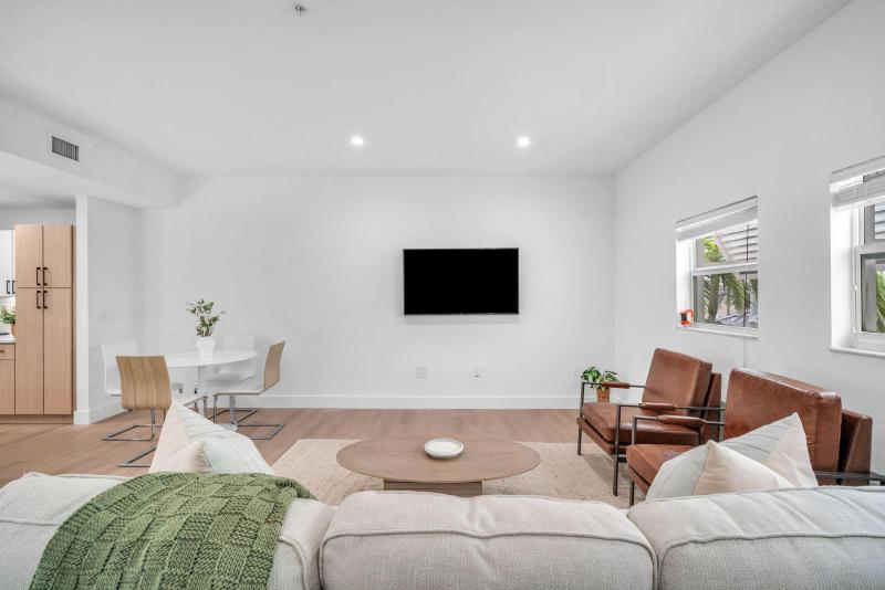  Condo & Townhome Photos