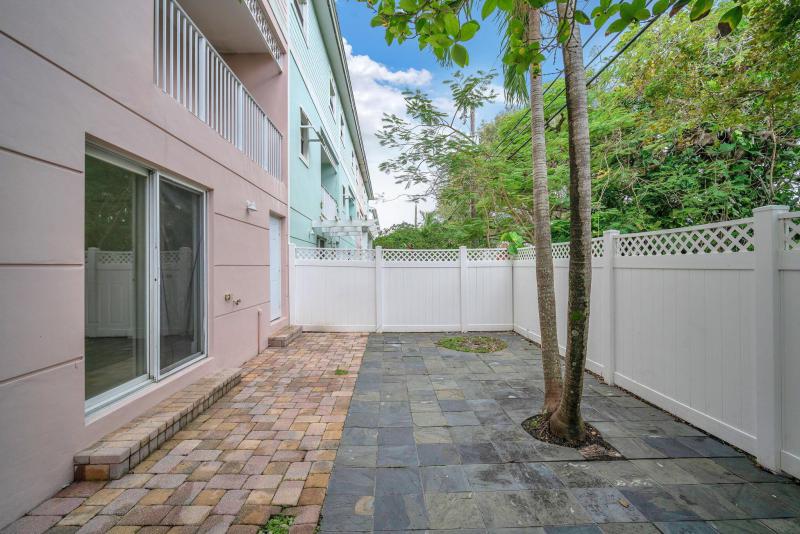  Condo & Townhome Photos