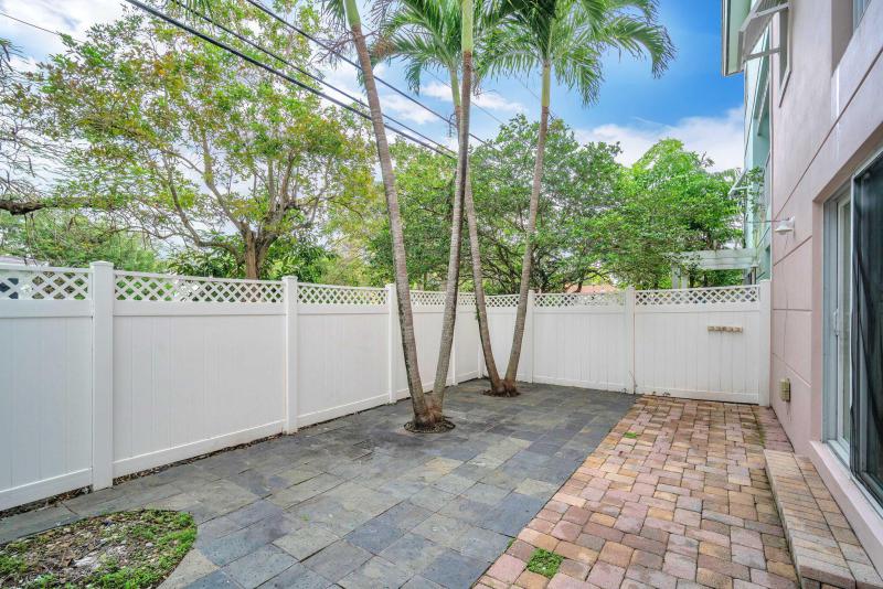  Condo & Townhome Photos