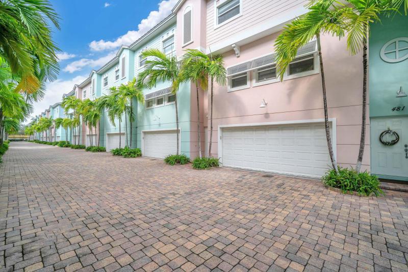  Condo & Townhome Photos