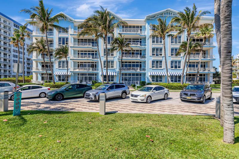  Condo & Townhome Photos