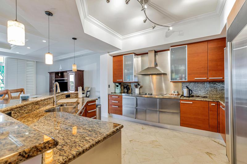 Condo & Townhome Photos