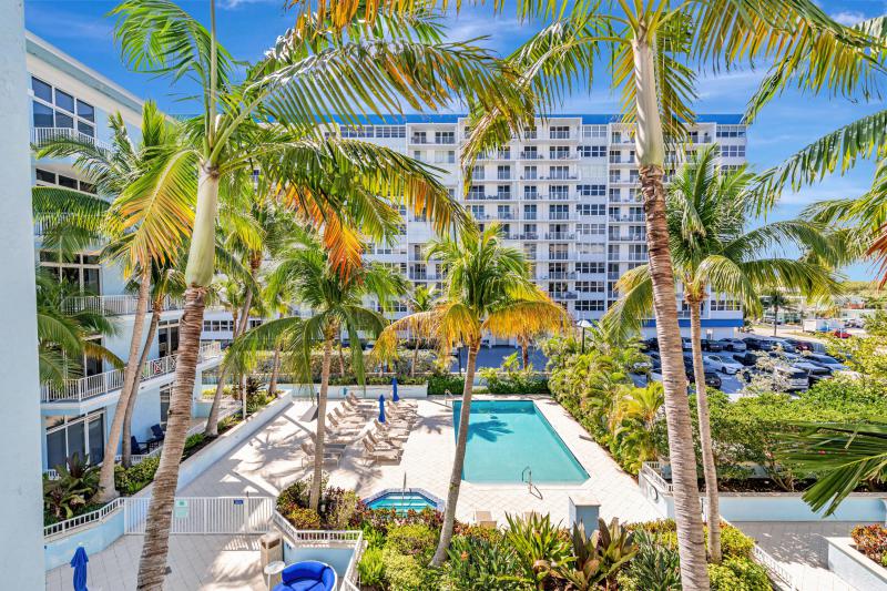  Condo & Townhome Photos