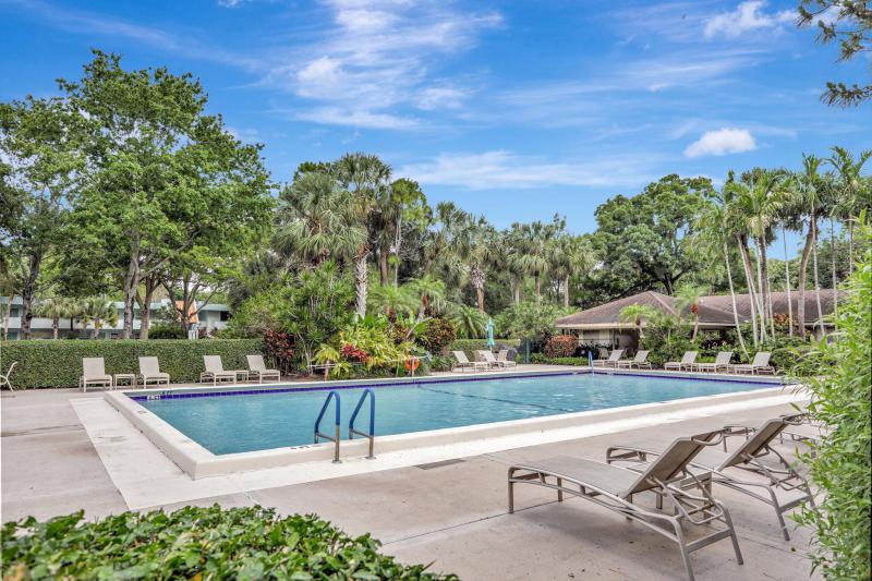  Condo & Townhome Photos