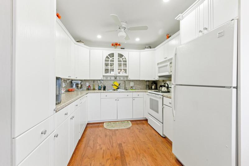  Condo & Townhome Photos