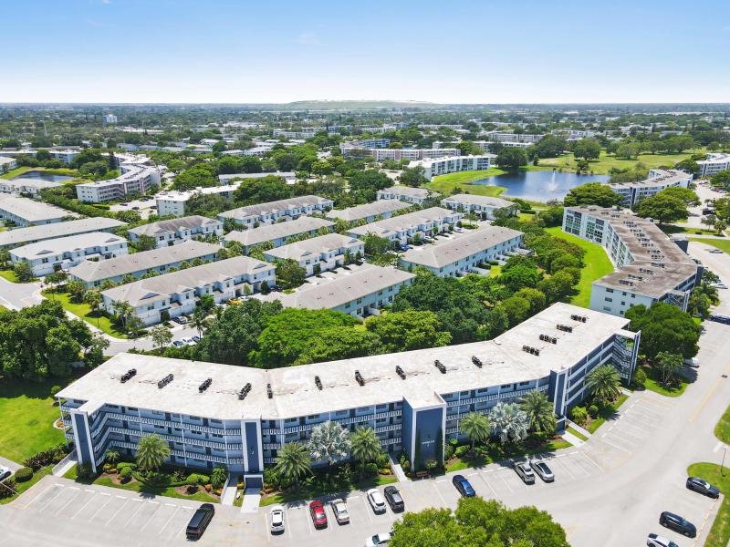  Condo & Townhome Photos