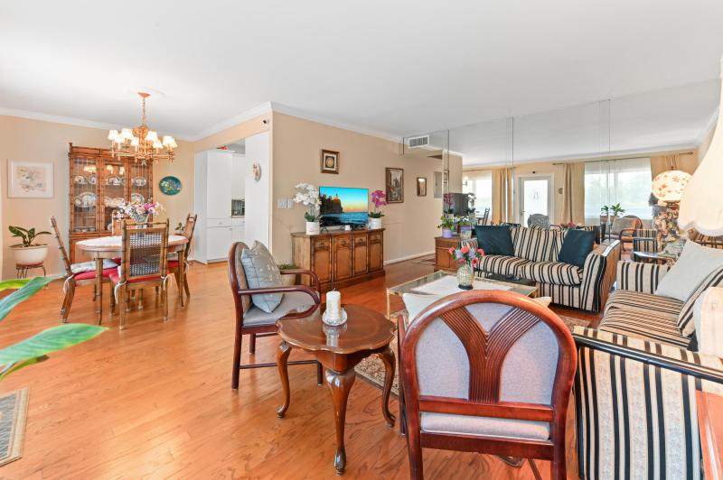  Condo & Townhome Photos
