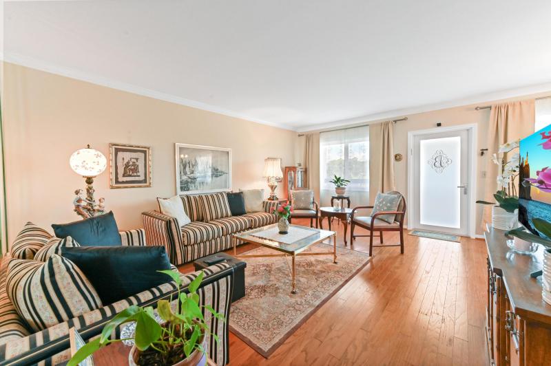  Condo & Townhome Photos