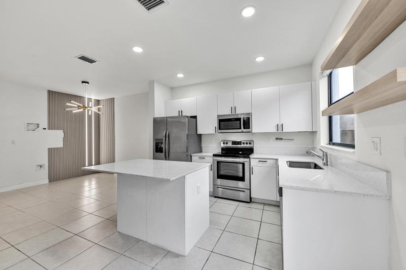  Condo & Townhome Photos
