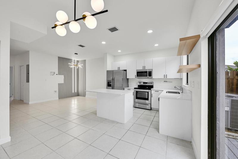  Condo & Townhome Photos