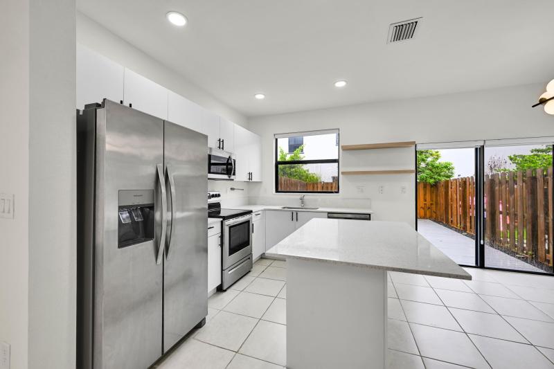  Condo & Townhome Photos