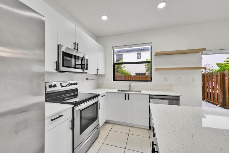  Condo & Townhome Photos