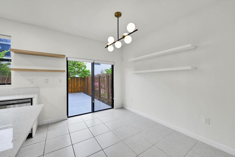  Condo & Townhome Photos