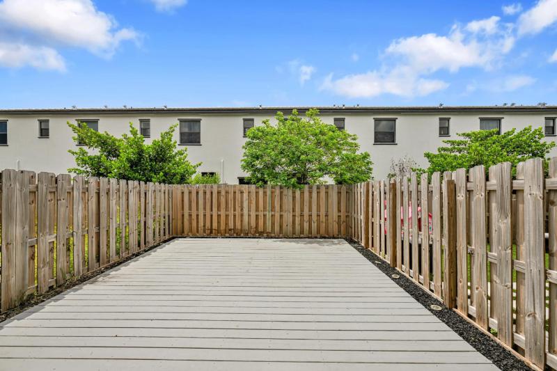  Condo & Townhome Photos