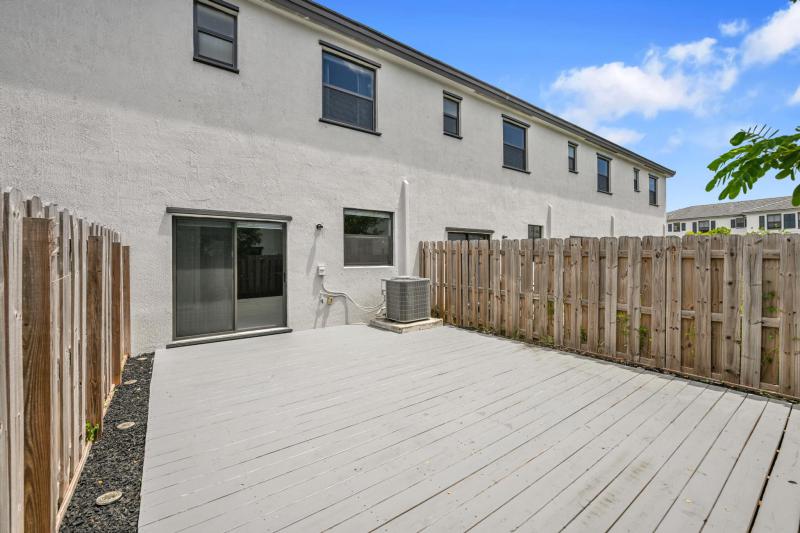  Condo & Townhome Photos