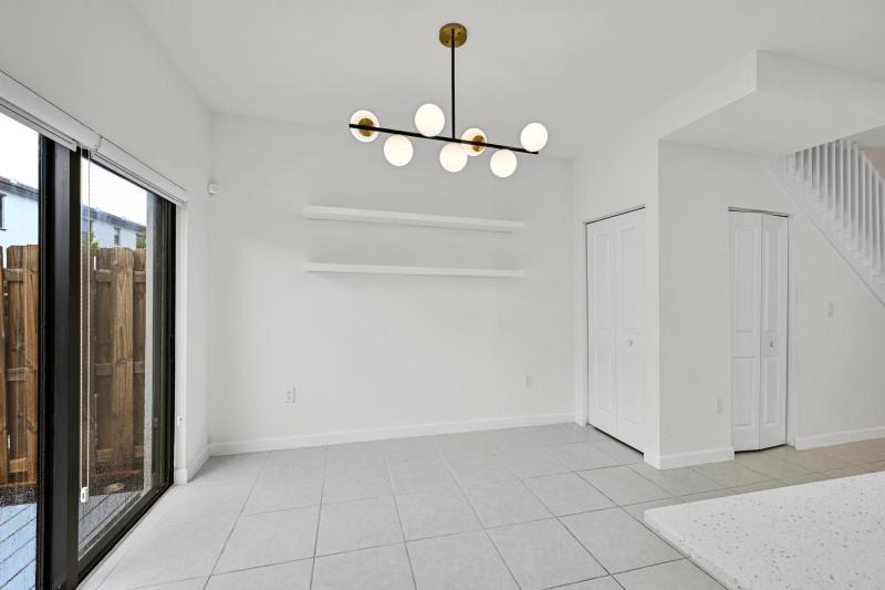  Condo & Townhome Photos