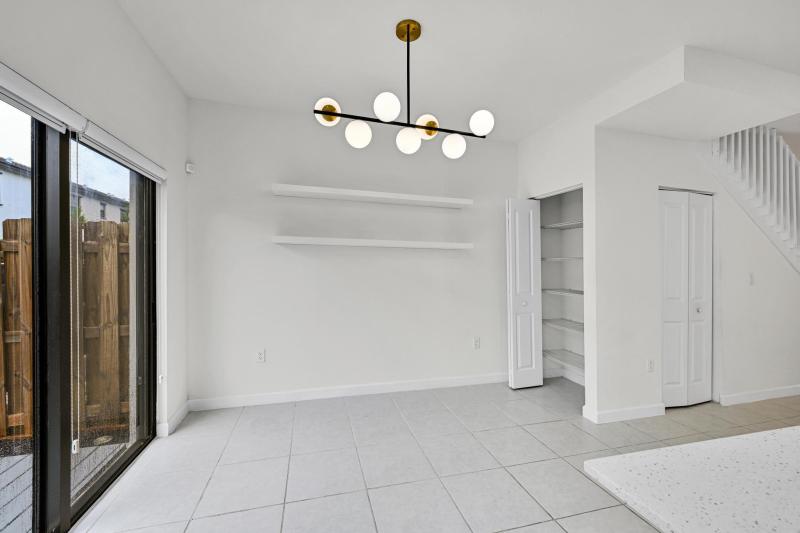  Condo & Townhome Photos