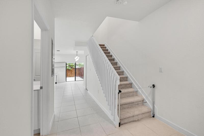  Condo & Townhome Photos