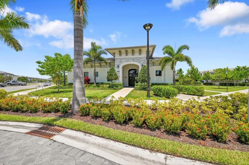  Condo & Townhome Photos
