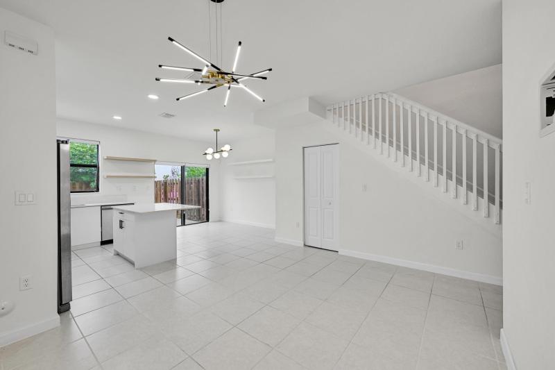  Condo & Townhome Photos