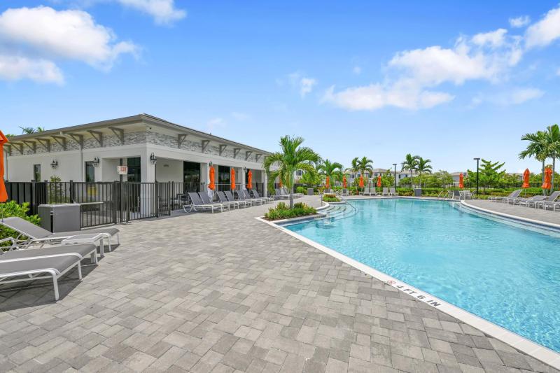 Condo & Townhome Photos