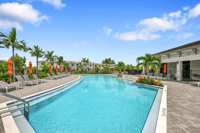  Condo & Townhome Photos