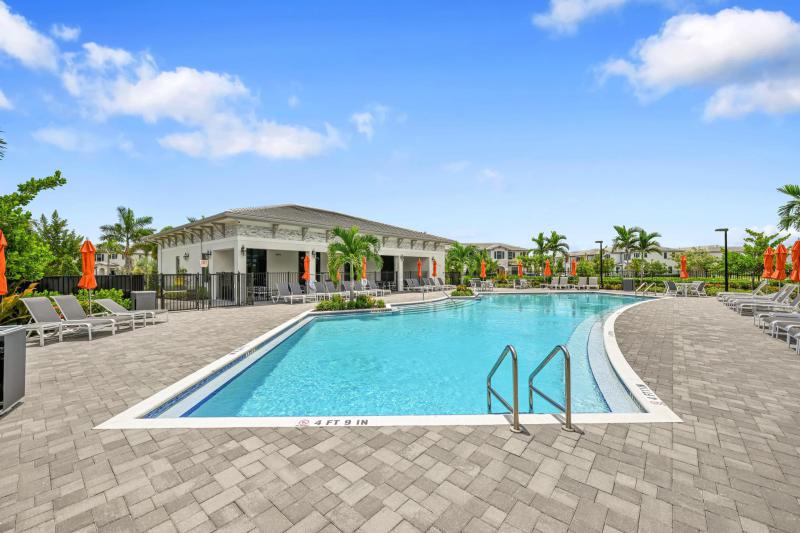  Condo & Townhome Photos
