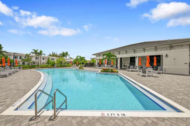  Condo & Townhome Photos