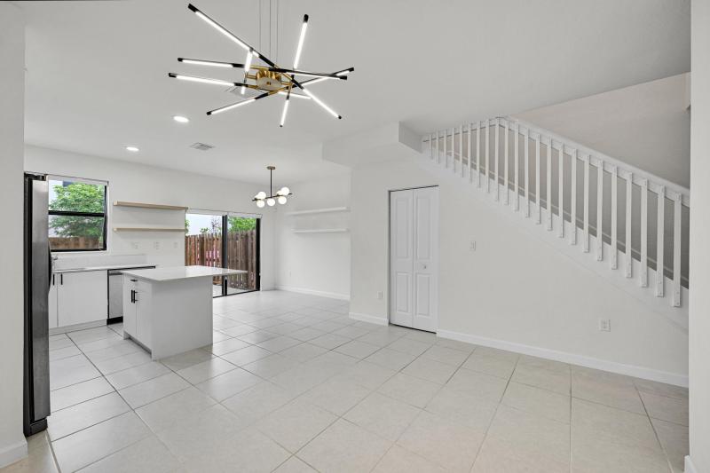  Condo & Townhome Photos