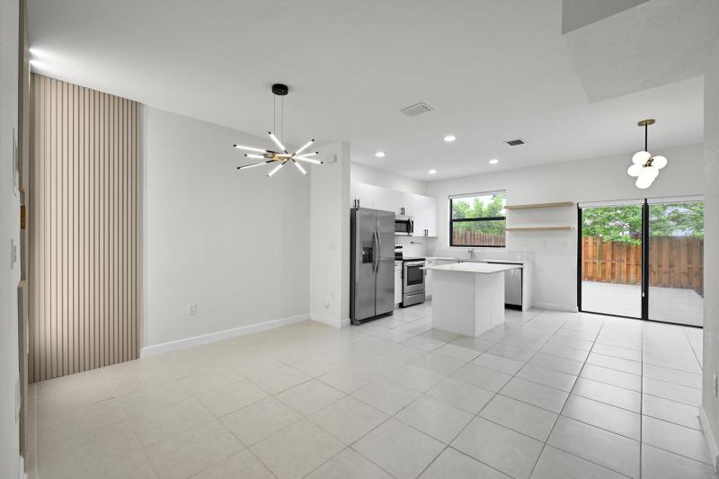  Condo & Townhome Photos