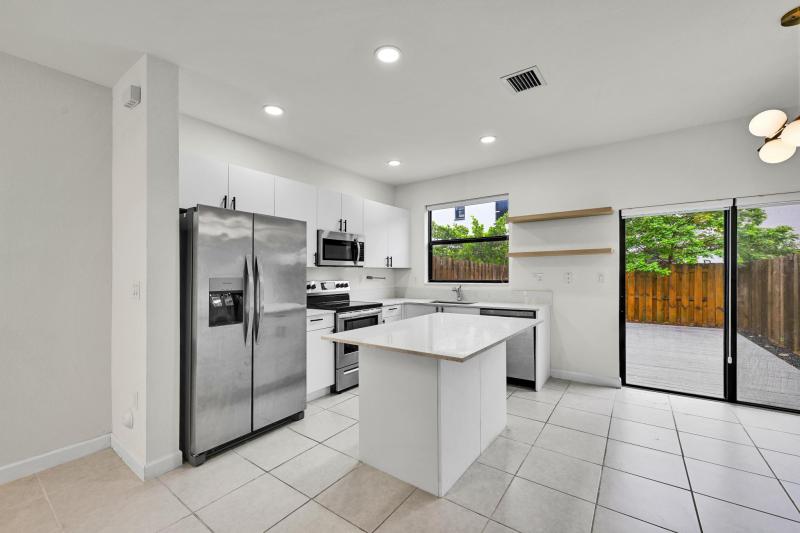  Condo & Townhome Photos