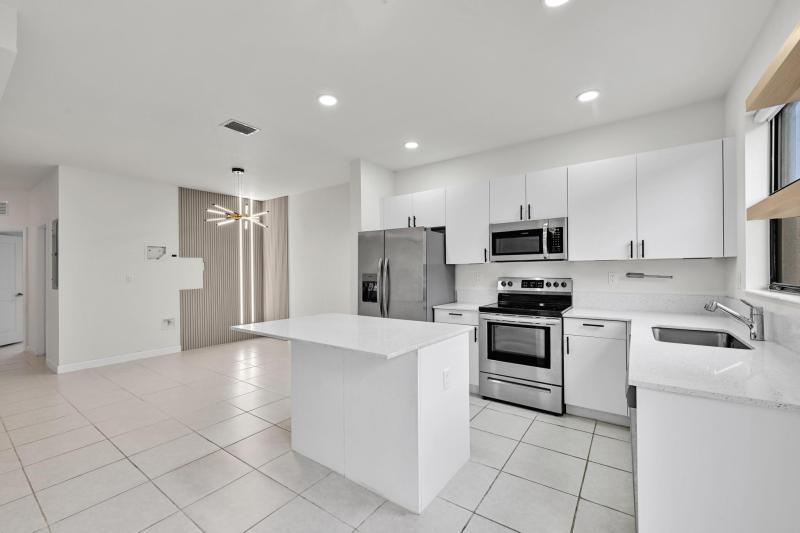  Condo & Townhome Photos