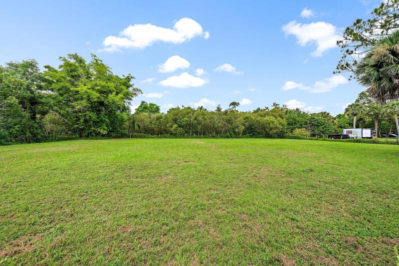  Commercial & Industrial Land Images 