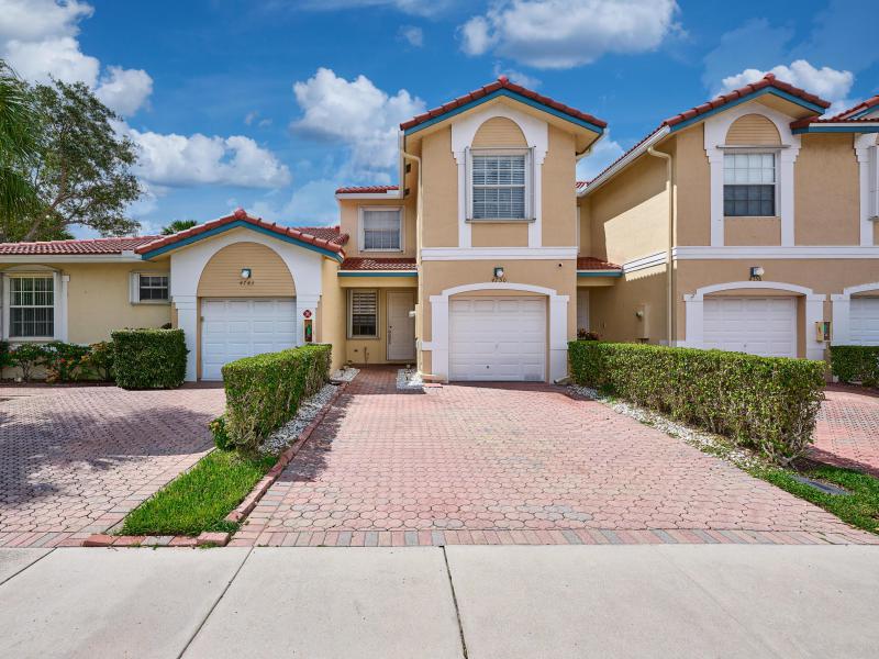  Condo & Townhome Photos